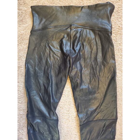Spanx Faux Leather Black Moto Leggings Edgy Ribbed Accents Size Medium Petite - Picture 10 of 11